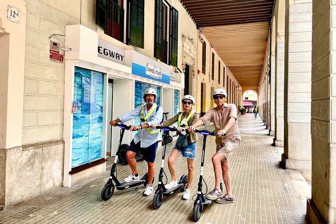 1.5 H Electric Kick-Scooter Tour - Starting at Carrer del Palau Reial