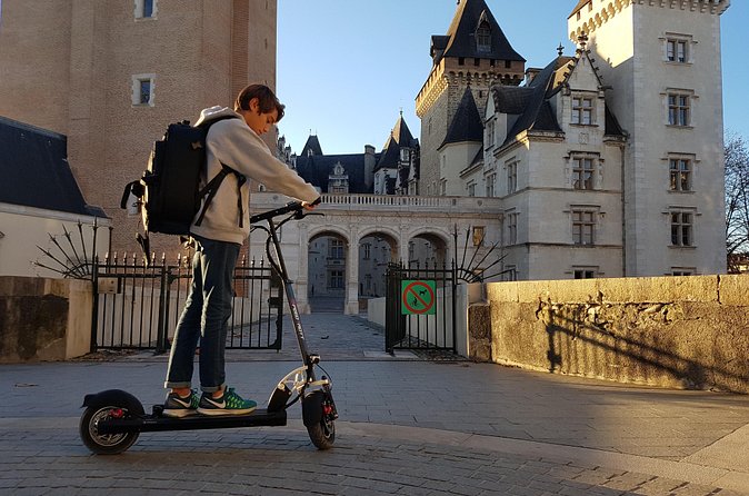 1-Hour Bordeaux Electric Scooter Tour - Grosse Cloche: starting with Bordeaux’s old center
