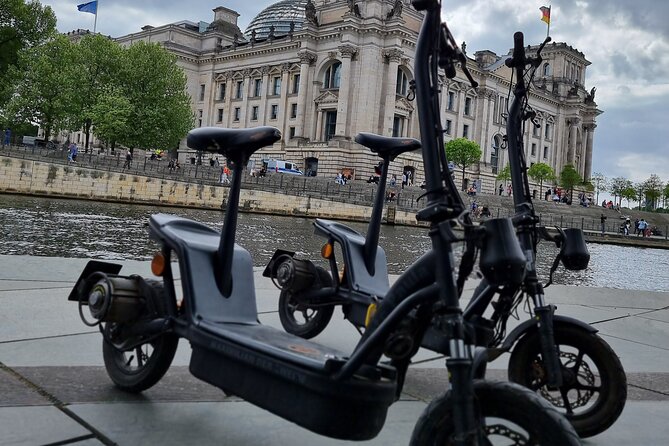 2 Hours E-Scooter Tour - Brandenburg Gate: Berlin’s essential first landmark