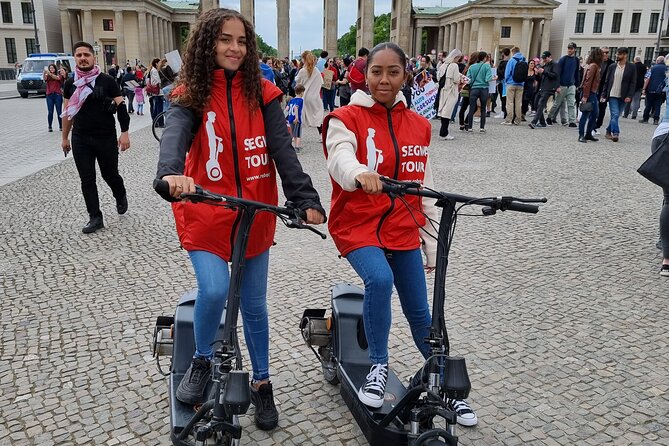 2 Hours E-Scooter Tour - What the guide adds to the experience
