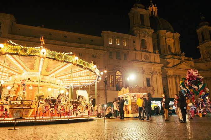 2h Xmas Lights Panoramic Vespa Sidecar Tour - St Peter’s Square in the evening