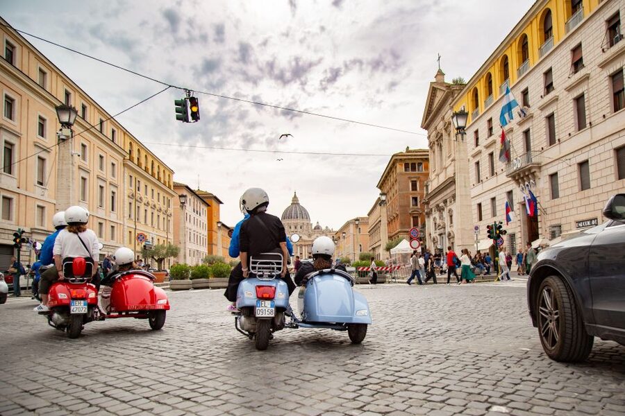 Afternoon Vespa Sidecar Tour with Gourmet Gelato Stop - Quirinale and the first look at central Rome