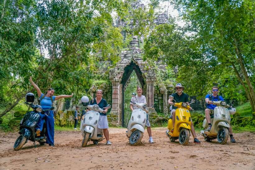 Angkor Wat: Guided Vespa Tour / Tuk Tuk or Car - Starting at Bayon with the stone faces
