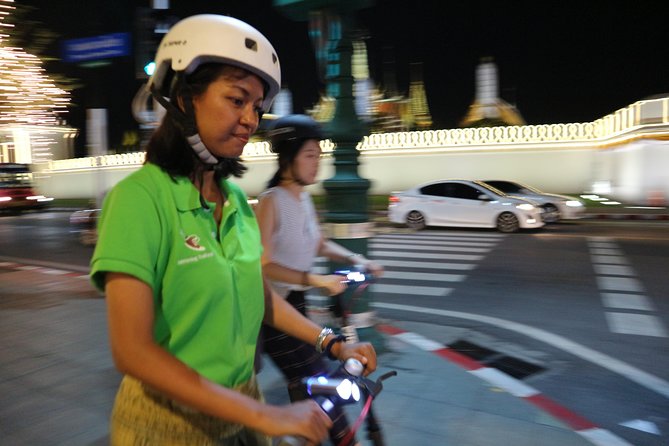 Bangkok at Night by Electric Scooter - Wat Prayoon and the ride back through side streets