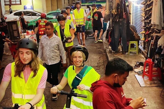Bangkok by Night with Escooter &/or Bike - From the Khlong Saen Saep area to the Democracy Monument