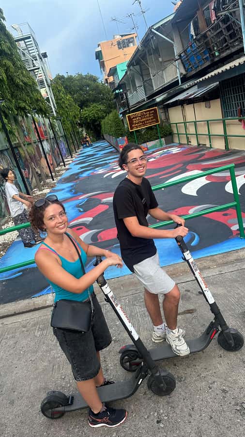 Bangkok: City Highlights Electric Scooter Tour - Safety equipment and family arrangements