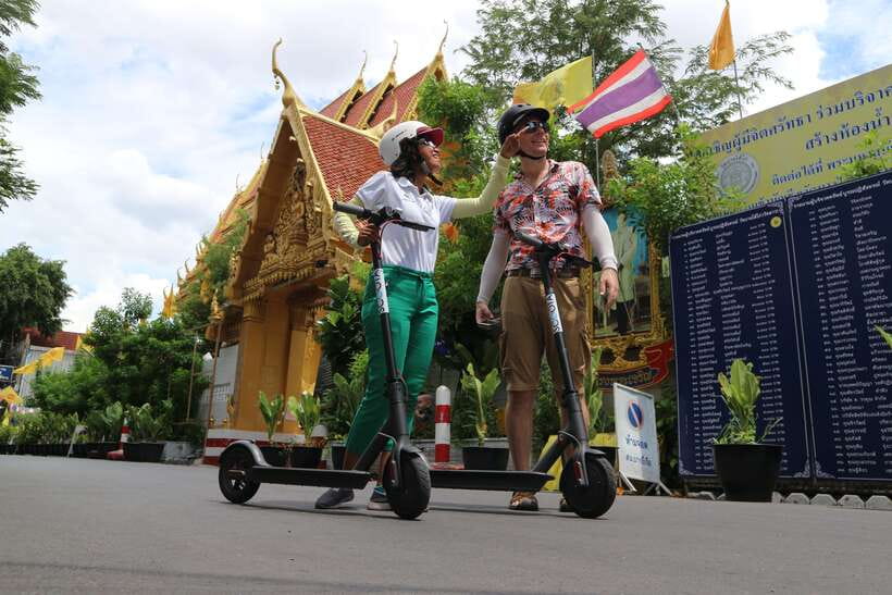 Bangkok: Riverside E-Scooter Adventure with StreetFood Snack - Wat Kalayanamitr and the First Taste of Local Bangkok