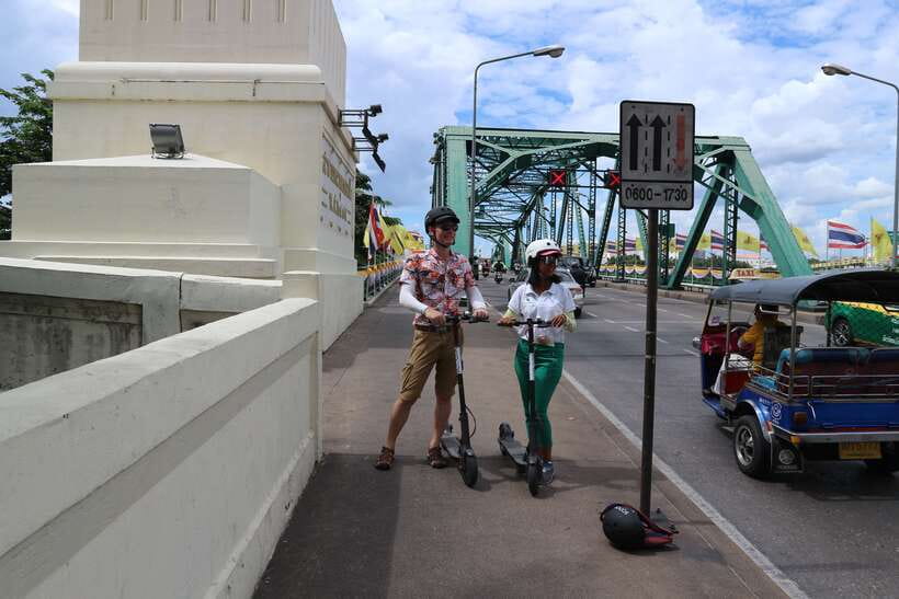 Bangkok: Riverside E-Scooter Adventure with StreetFood Snack - Thonburi’s Narrow Lanes and Kudeejeen