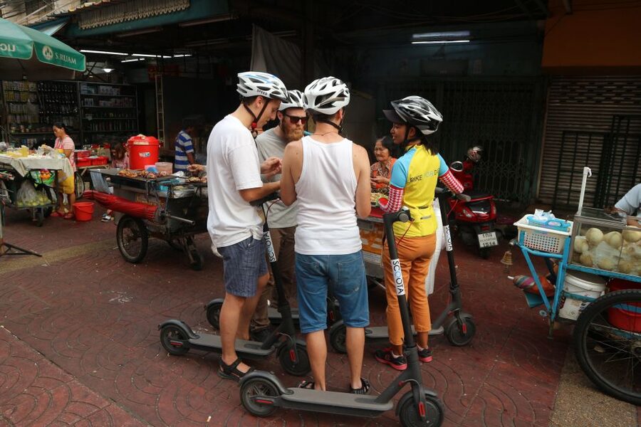 Bangkok: Riverside E-Scooter Adventure with StreetFood Snack - Tha Din Daeng Market and a More Local Food Stop