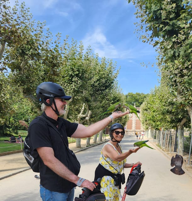 Barcelona: e-scooter and Bike tour - Starting at Plaça de la Mercè