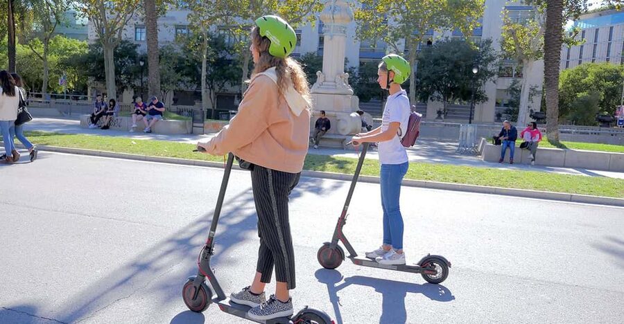 Barcelona: Gaudi Highlights Guided Tour by Electric Scooter - Why an electric scooter works well in Barcelona
