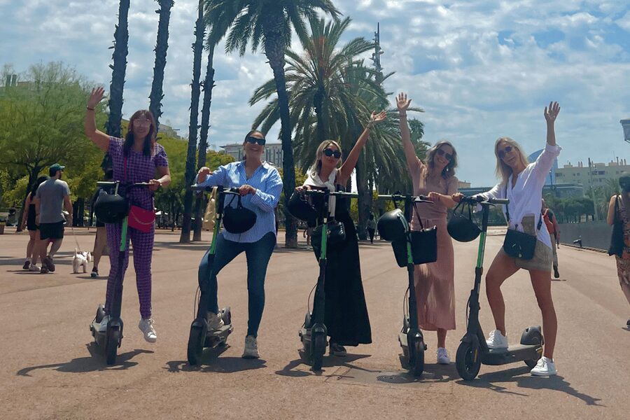 Barcelona: Sagrada Familia Electric Scooter or Bike Tour - Choosing between a bike, e-bike, and e-scooter