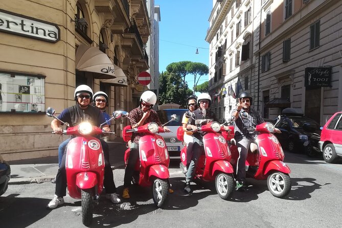 Beautiful Roma Tour on Vespa with Driver - Gianicolo and the Fontana dell’Acqua Paola