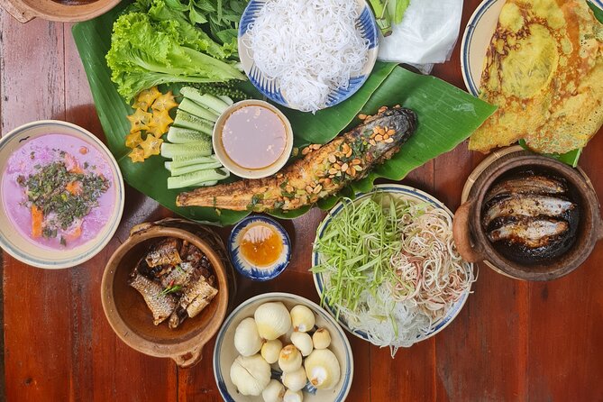 Ben Tre Mekong Zig Zag: Scooter, Sailboat, and Food (Full day) - Ben Tre city and a local market by scooter