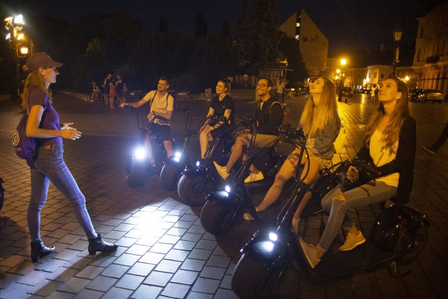 Budapest: Buda Castle E-Scooter Evening Tour - The 10-minute briefing and first ride