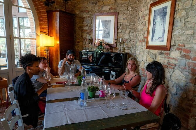 Chianti Vespa Tour with Lunch from Florence & E-car Option - A short stop in Chiocchio, with modest expectations