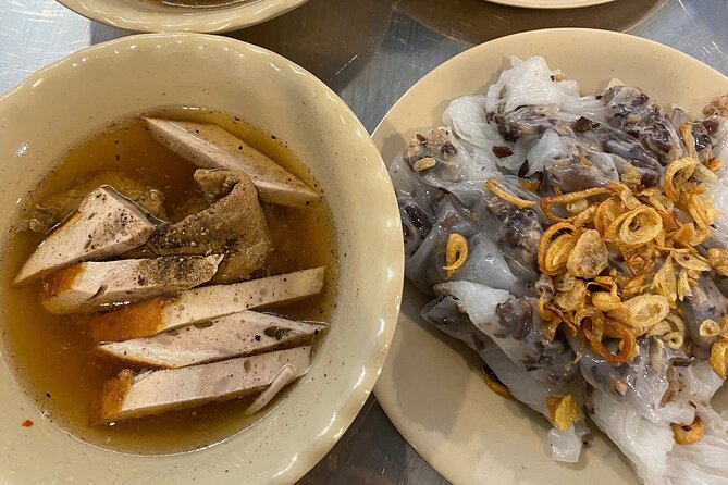 Da Nang Scooter Food Tour & Hidden Gems w/ Locals - Learning the roll at Nem Nướng on Đường Lê Duẩn