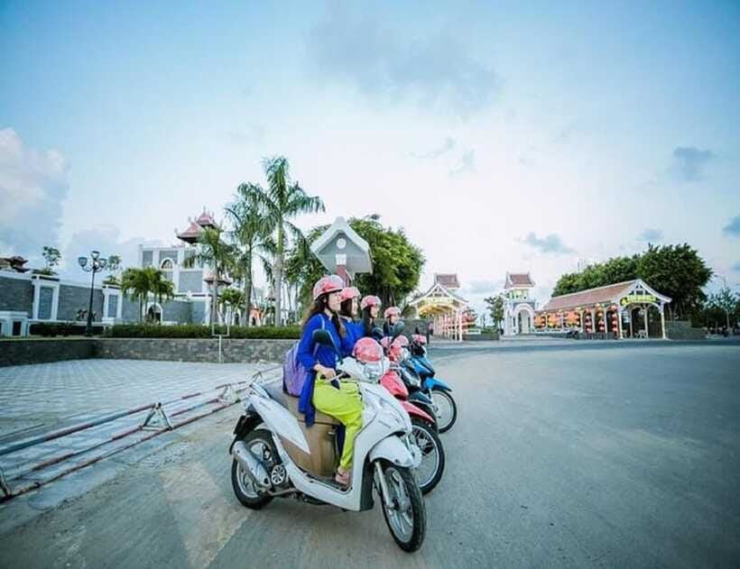 DaNang Night City Scooter Tour-Lady Aodai Rider & Han Cruise - Cruising the Han River with Cham dancing