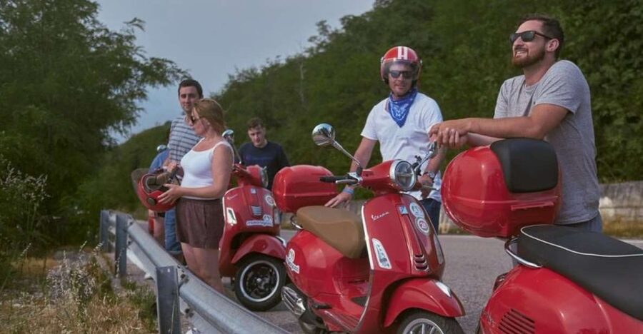 Desenzano del Garda: Lake Garda app-guided Vespa tour - Starting in Desenzano with the DGtalguide app