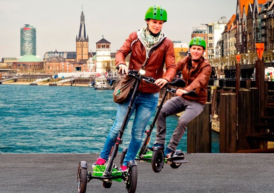 Düsseldorf: E-Scooter City Tour - Burgplatz and the old town riverfront