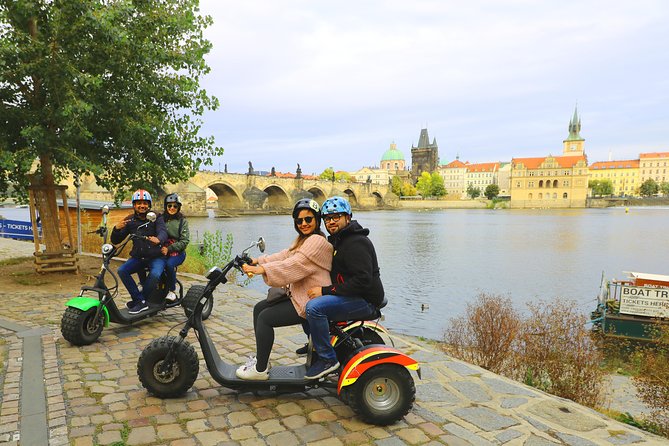 E-Bike, E-Scooter Viewpoint Fun Tour - Prague Castle and St. Vitus from the outside