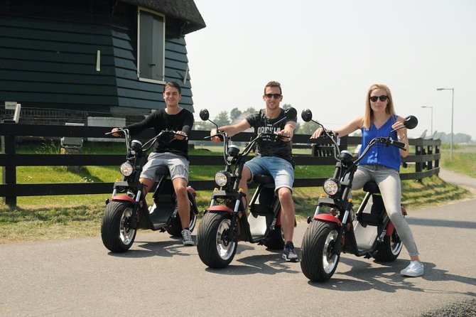 E-scooter rental Volendam - Countryside of Amsterdam - Riding the dikes above and below sea level