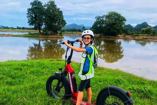 E-Scooter Tour in Kanchanaburi - Arriving at the River Kwai Bridge