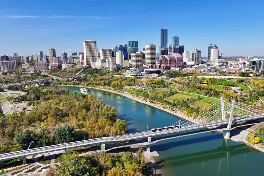 Edmonton: E-Scooter City Highlights Tour | 2-Hour - High Level Bridge: a scenic pause above the river