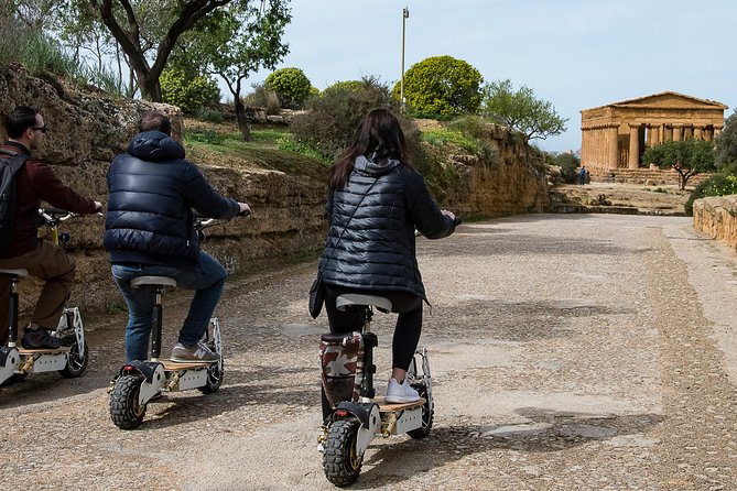 Electric scooter tour inside the Valley of the Temples Agrigento - The role of the guide and audio commentary