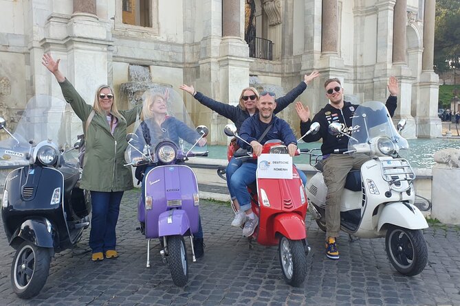 English: Vespa Tour Rome- Experience like a Roman - A Vespa is the right tool for seeing Rome quickly