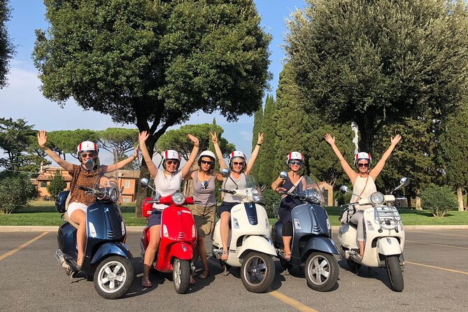 English: Vespa Tour Rome- Experience like a Roman - The Colosseum is your starting point