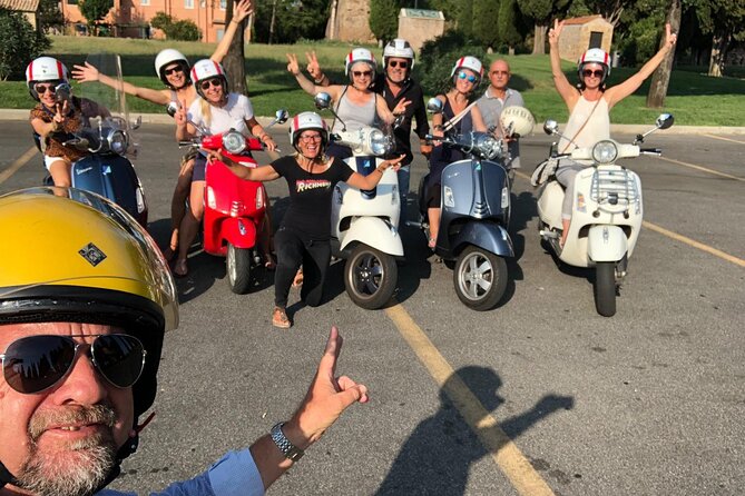 English: Vespa Tour Rome- Experience like a Roman - The guides can shape the whole experience