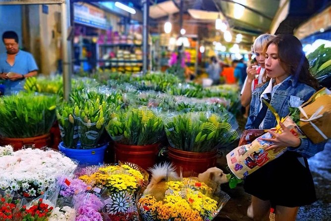 Exploring Saigon by Scooter, Day or Night - The evening food ride and eight or more tastes