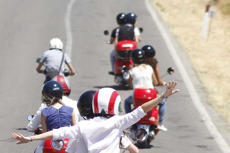 Florence/Badesse: Tuscany Group Vespa Tour with Wine Tasting - Why a Vespa Works So Well in Chianti