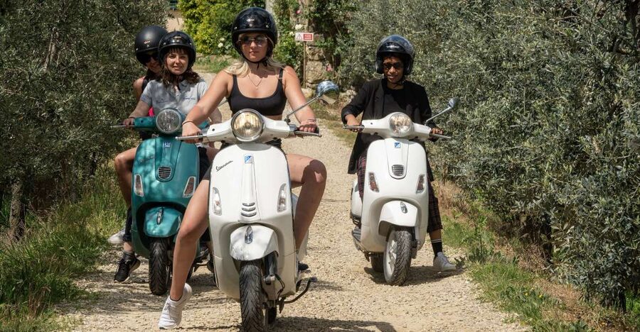 Florence: Chianti Wine Region Vespa or Fiat Topolino Tour - A break in Greve and a medieval village