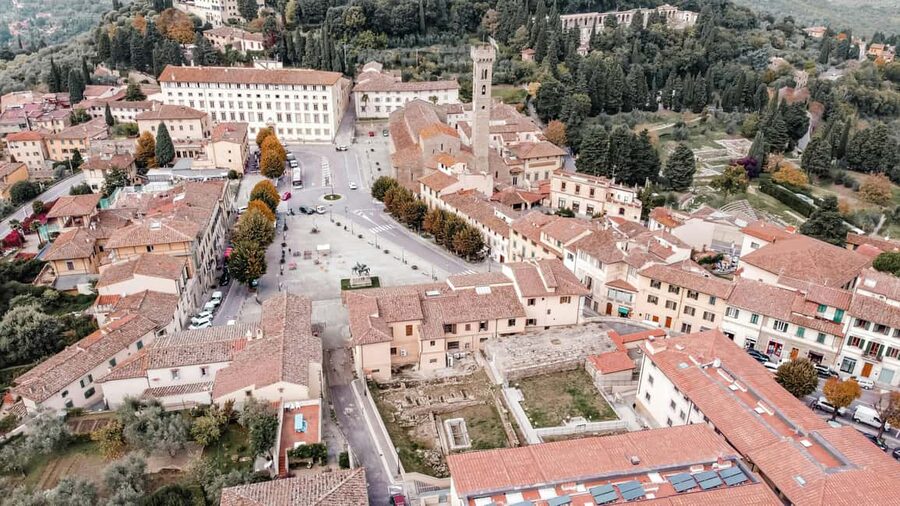 Florence: E-Vespa Rental with Smartphone Tour and Tasting - Riding uphill toward Fiesole