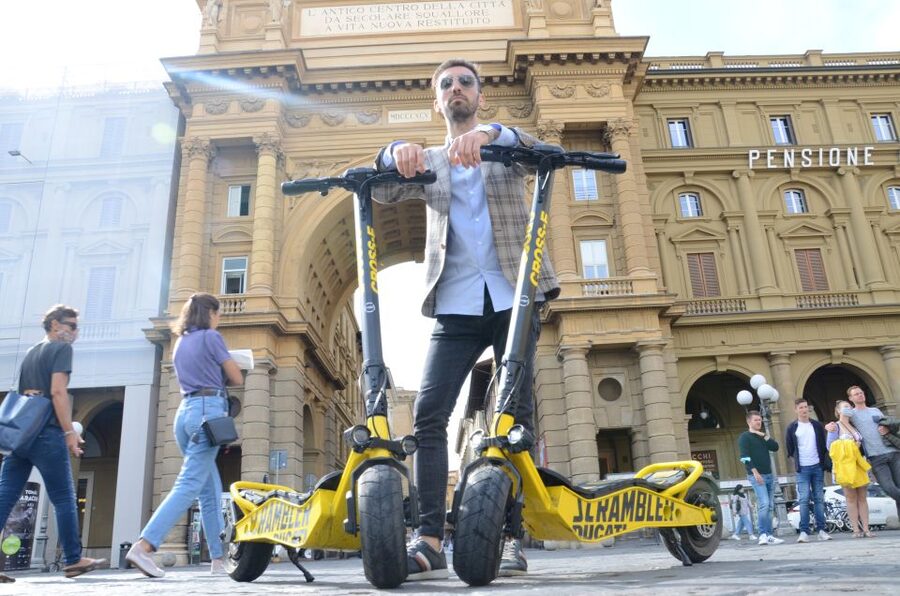 Florence: Electric Scooter Tour with Guide - Through Florence’s old streets and piazzas