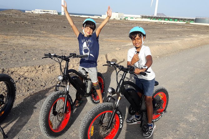From Corralejo: E-bike/E-scooter 3-4 hour excursion - Who should book this Corralejo excursion?