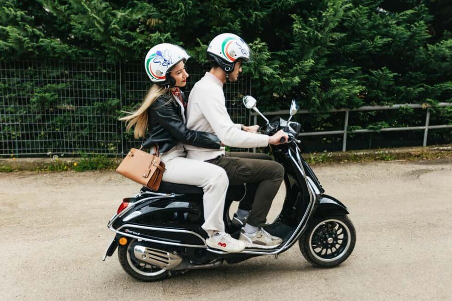 From Florence: Tuscan Countryside Vespa Tour with Tastings - The guides make a practical difference