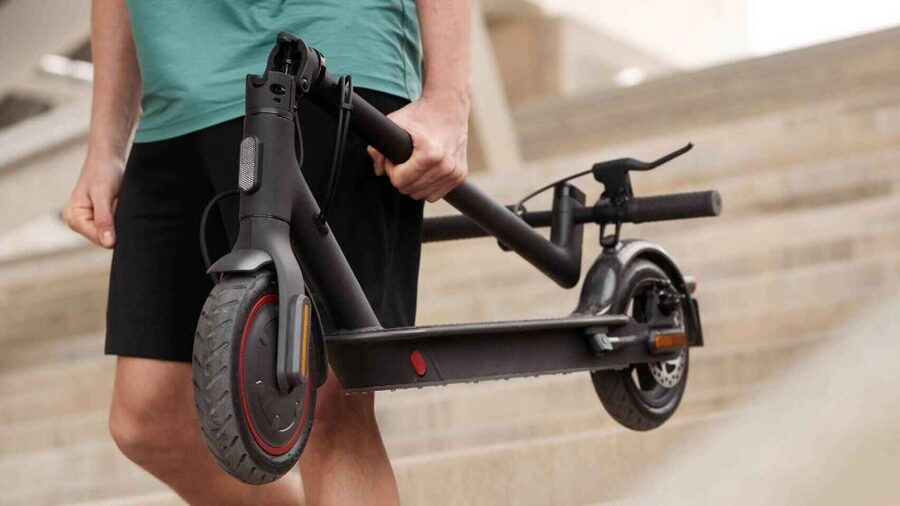 Gran Canaria: Rent Electric Scooter Kick Start - Getting started with Eleonora and the rental team