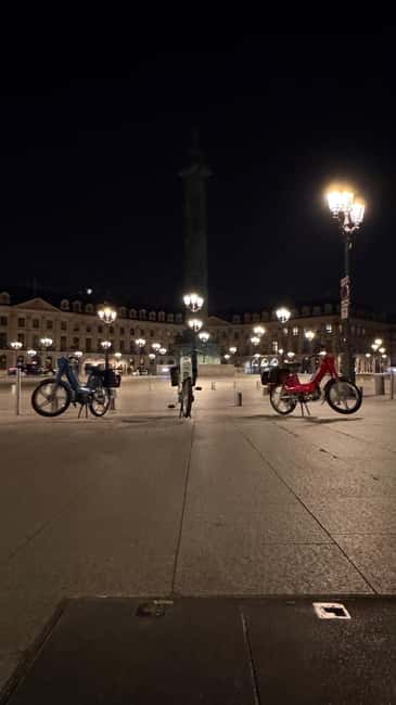 Guided tour of Paris on an electric Peugeot 103 moped - Following the Seine to Notre-Dame