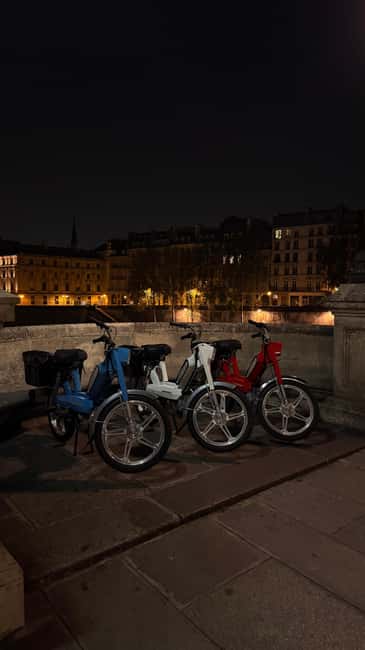 Guided tour of Paris on an electric Peugeot 103 moped - Pont Alexandre III and Pont de l’Alma