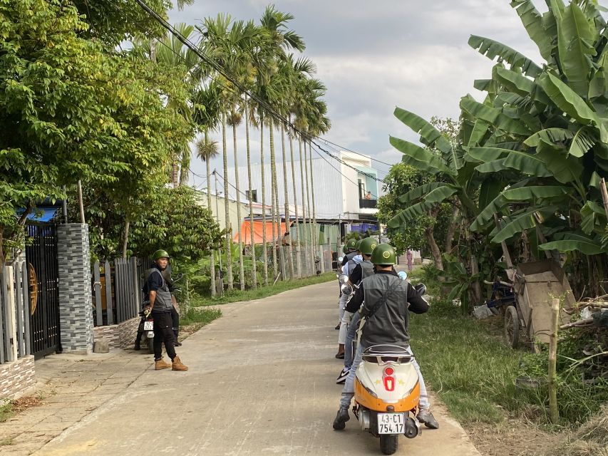 Half Day Exploring Hoi An Countryside in a Vespa - Mat weaving inside a local home