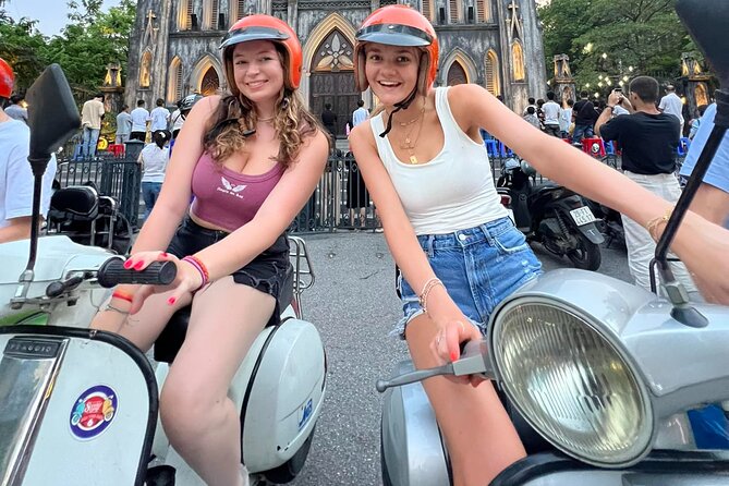 Hanoi Evening Vespa Food Tour 04hrs - Phở cuốn in Ngũ Xã village
