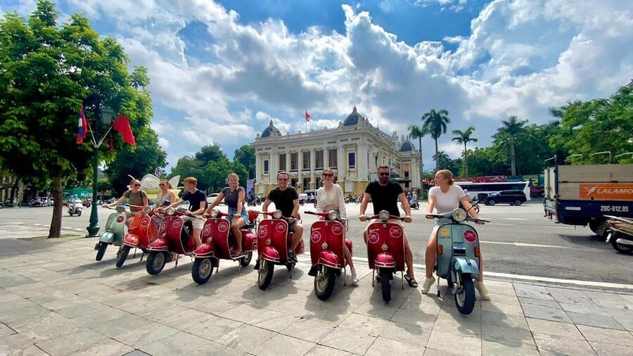 Hanoi: Food and Sightseeing Vespa Tour with 7 Tastings - Bun cha and the Obama connection