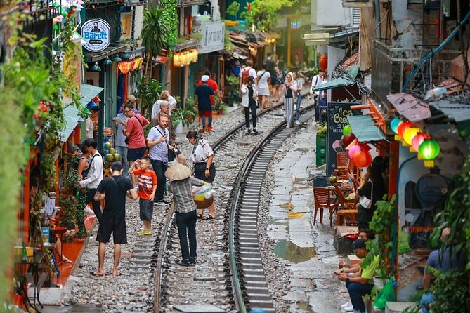 Hanoi Vespa After Dark Street food + Train Street+ Live Music - Live music at Binh Minh’s Jazz Club