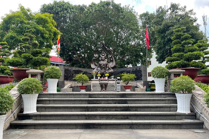 Ho Chi Minh City Sightseeing, midnight, Shopping tours by scooter - The guide can shape the whole experience