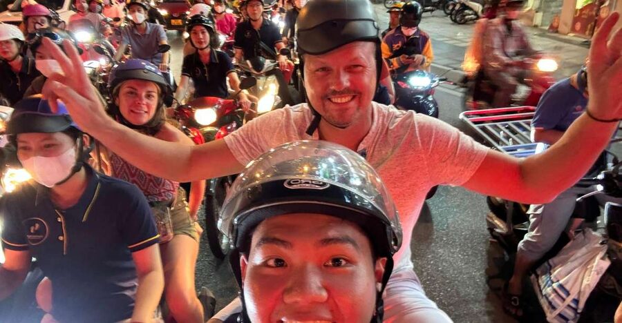 Ho Chi Minh: Local Food Tour by Scooter with Vegan Option - Bánh xèo and the pleasures of eating with herbs