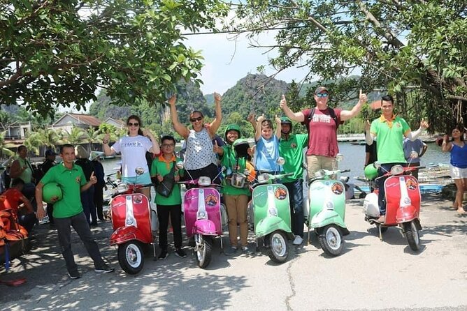 Ho Chi Minh Vespa City Tour 4,5 hours - Old apartment life at Nguyen Thien Thuat