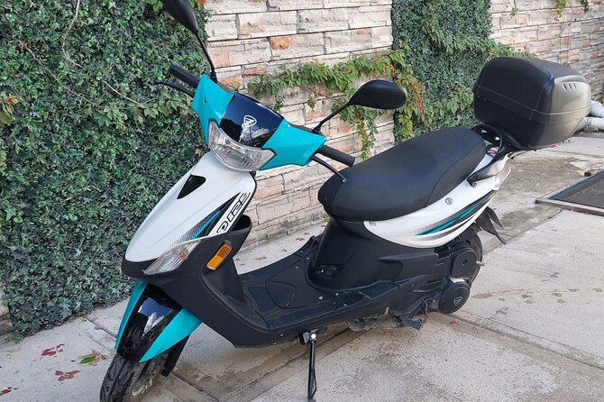 Italika D125 Private Scooter Rental in Tulum - A scooter rental built around hotel delivery
